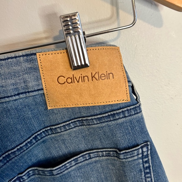 NWOT Calvin Klein Slim Fit Midrise Medium Wash Men's Jeans W30XL32 - Picture 9 of 10